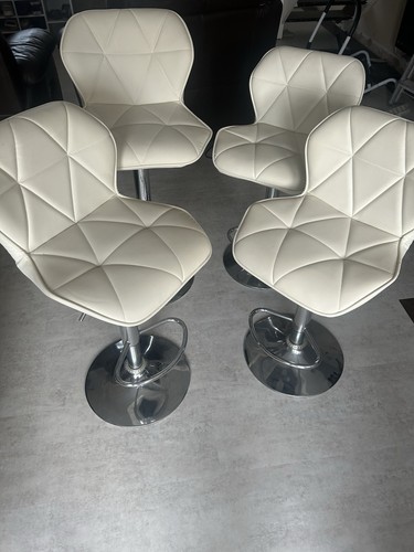 White kitchen island - 4x,